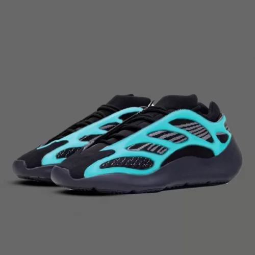 Czarne Yeezy 700 V3 ‘Dark Glow’